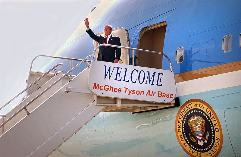 800px-President_George_W._Bush_at_McGhee_Tyson_Air_Port_Knoxville_(7136445461)