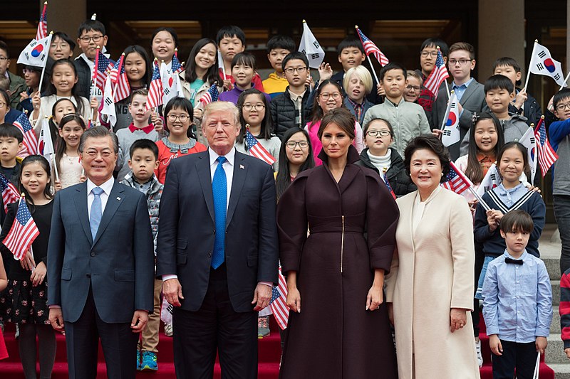 800px-President_of_the_United_States_Donald_John_Trump___President_of_South_Korea_Moon_Jae-in_in_Seoul,_South_Korea,_November_7,_2017_(24384171078)