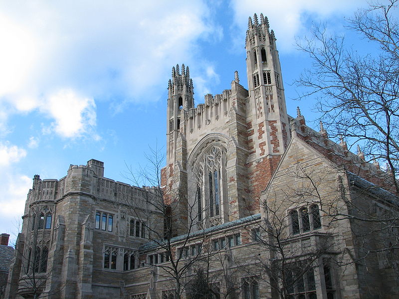 800px-Sterling_Law_Building,_Yale