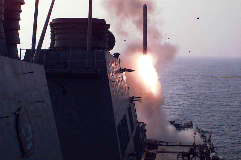 800px-USS_Laboon_(DDG-58)_Desert_Strike