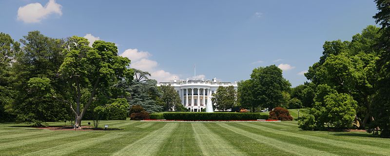 800px-White_House_lawn