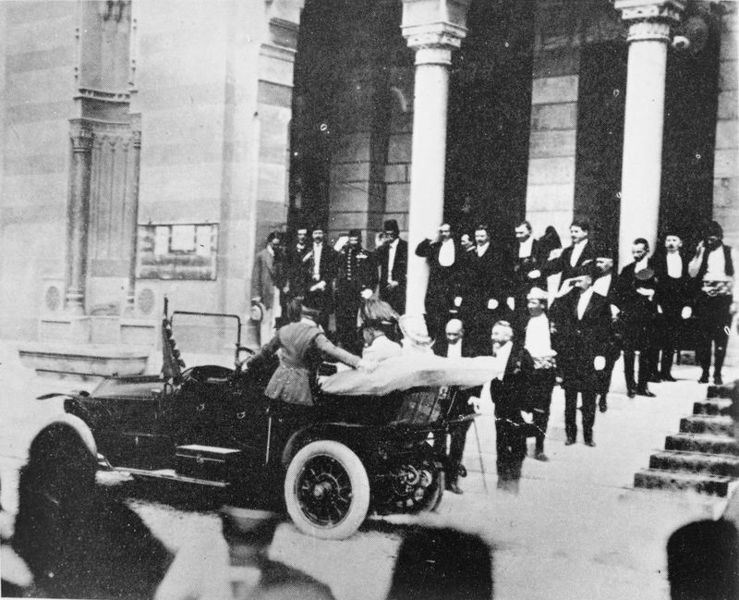 Archduke_Franz_Ferdinand_in_Sarajevo,_June_1914_Q91848